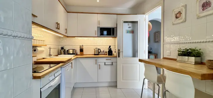 Sale of middle floor apartment in Guadalmina Baja 2