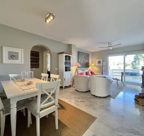 Sale of middle floor apartment in Guadalmina Baja