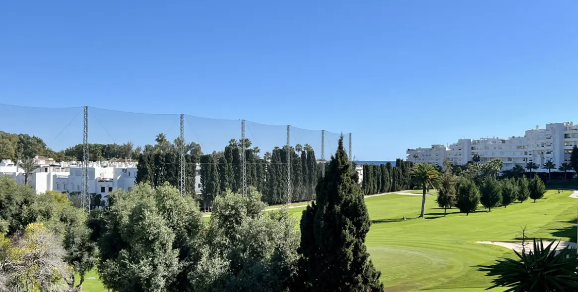 Продажа апартаментов на среднем этаже в Guadalmina Baja 6