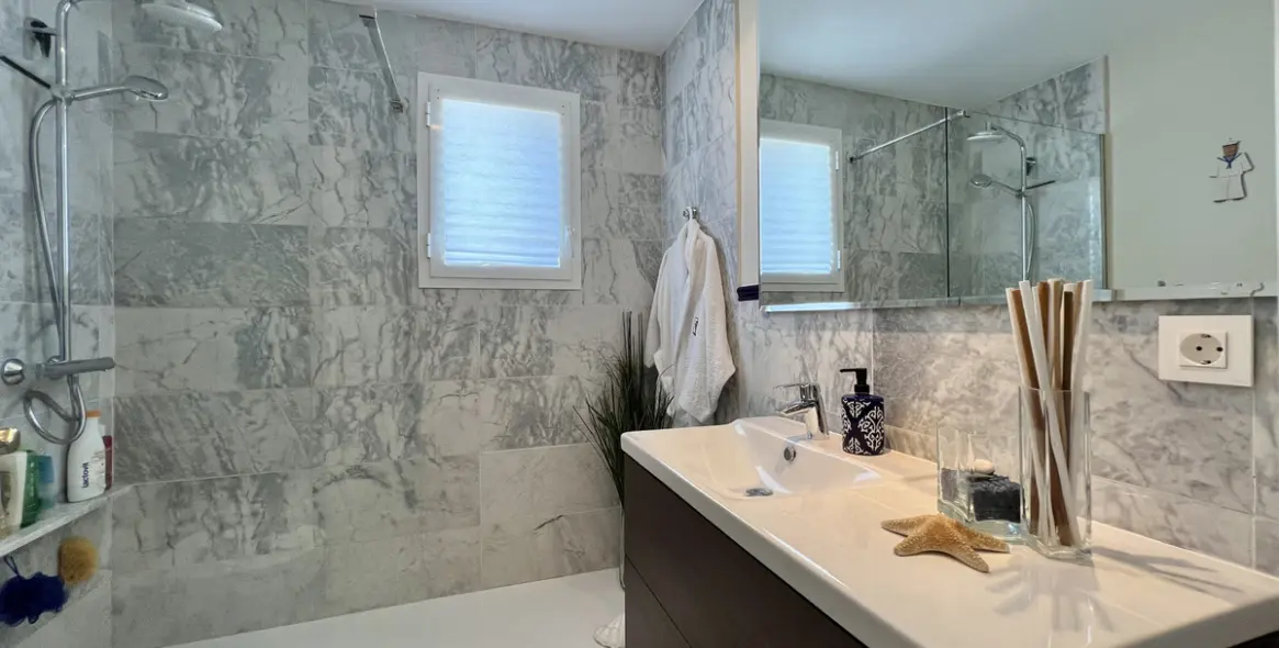 Продажа апартаментов на среднем этаже в Guadalmina Baja 10