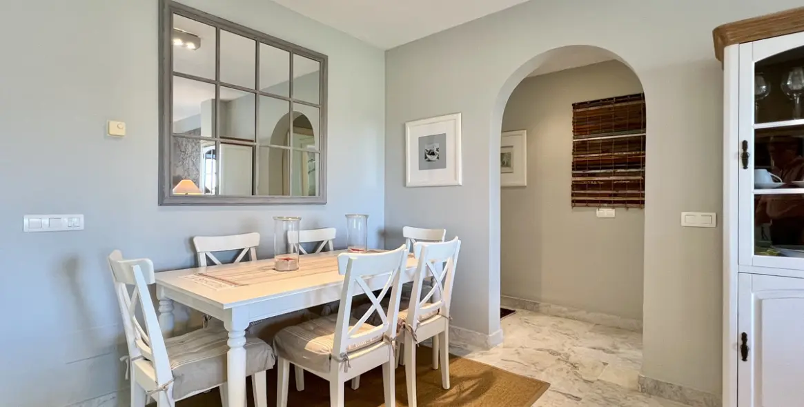 Продажа апартаментов на среднем этаже в Guadalmina Baja 15