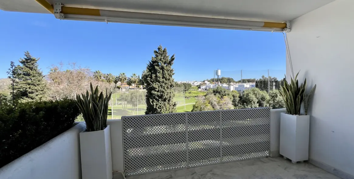 Продажа апартаментов на среднем этаже в Guadalmina Baja 20