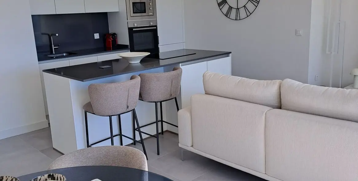 Sale of middle floor apartment in Estepona (district Estepona) 9