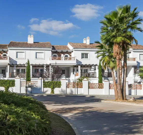 Продажа дома на две семьи в Lauro Golf