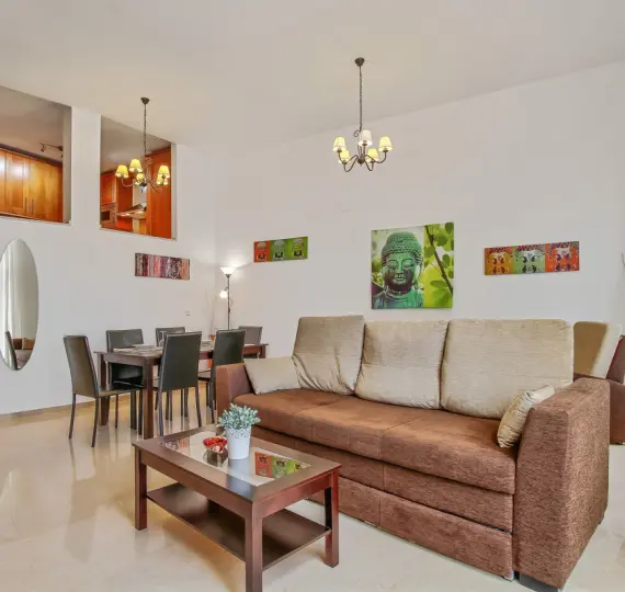 Продажа дома на две семьи в Lauro Golf