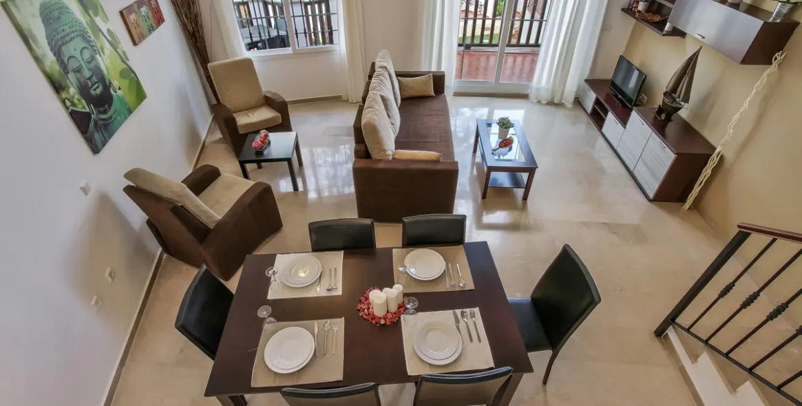 Продажа дома на две семьи в Lauro Golf 8