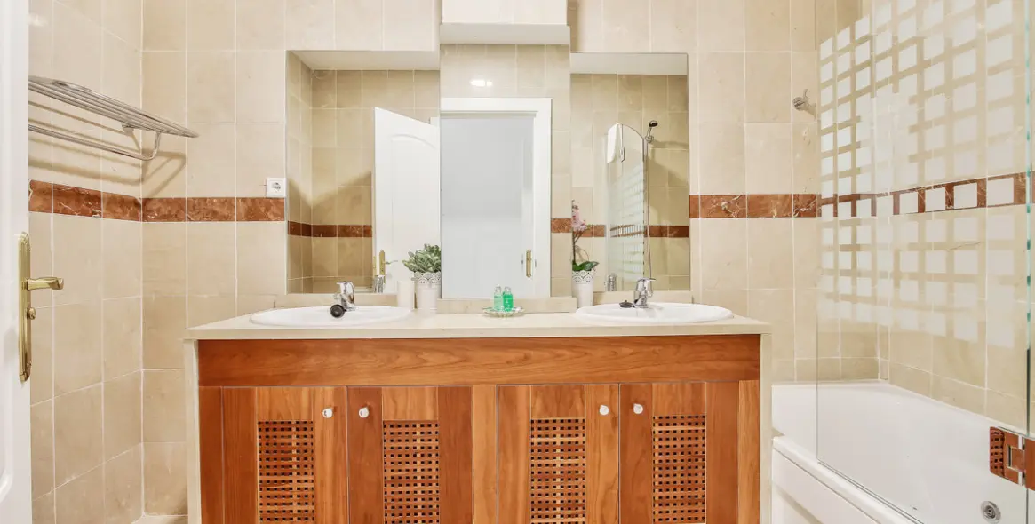 Продажа дома на две семьи в Lauro Golf 20