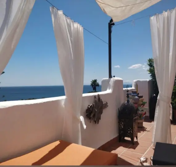 Sale of penthouse duplex in Casares Playa