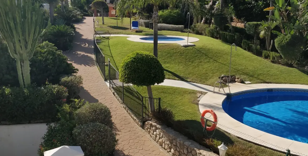 Продажа двухуровневого пентхауса в Casares Playa 2