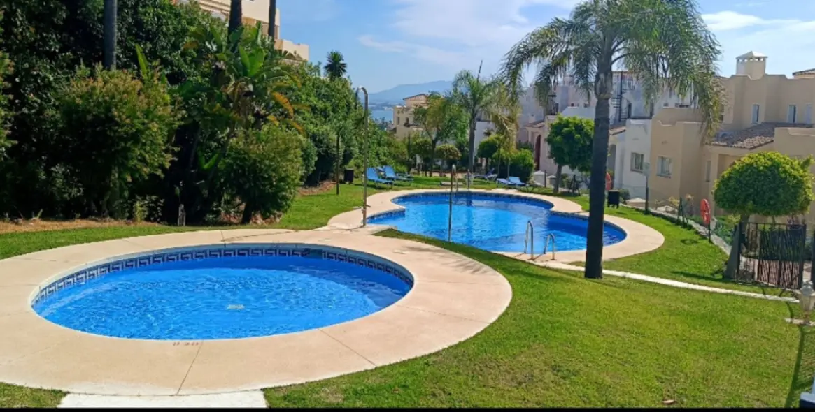 Продажа двухуровневого пентхауса в Casares Playa 3