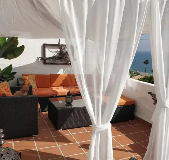 Sale of penthouse duplex in Casares Playa