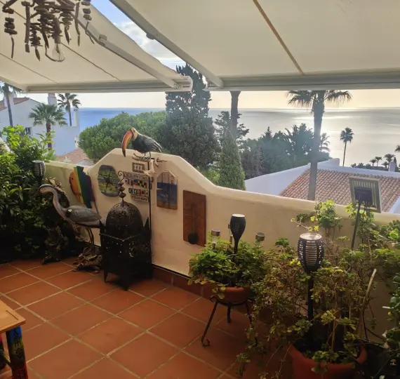 Sale of penthouse duplex in Casares Playa