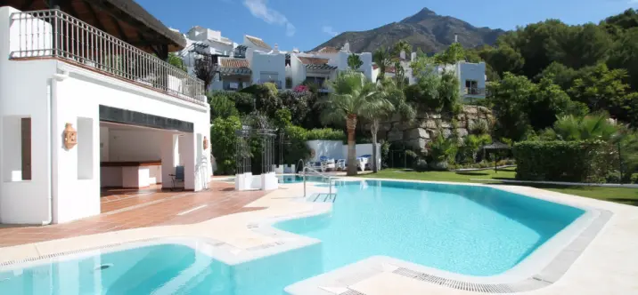 Продажа таунхауса в Istán 0