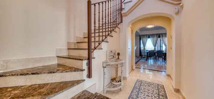 Sale of townhouse in Estepona 1