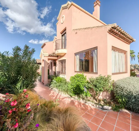 Sale of townhouse in Estepona