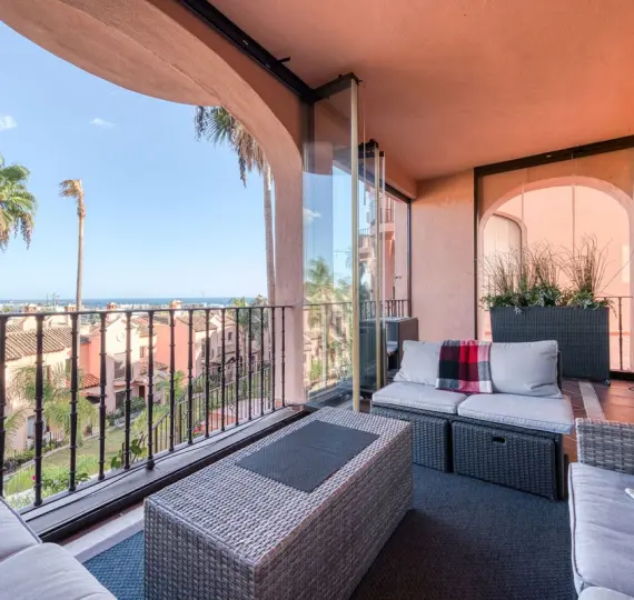 Sale of townhouse in Estepona