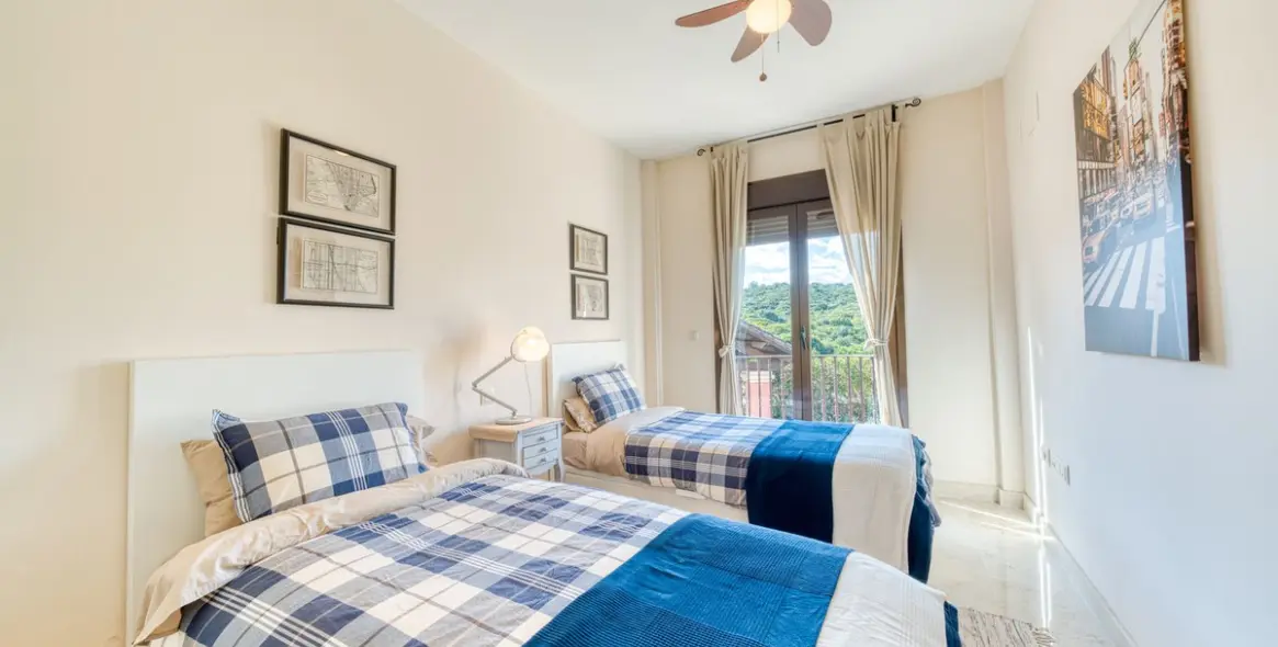 Sale of townhouse in Estepona 12