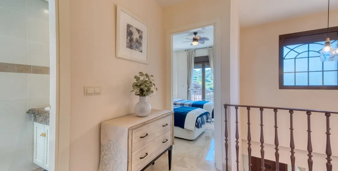 Sale of townhouse in Estepona 14