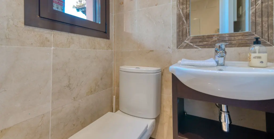 Sale of townhouse in Estepona 15