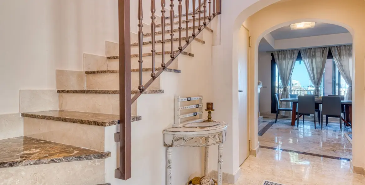 Sale of townhouse in Estepona 19