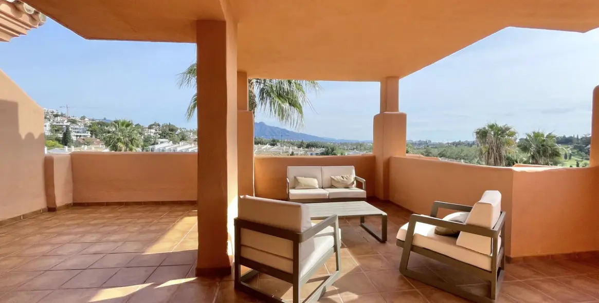 Sale of penthouse duplex in Benahavís 1