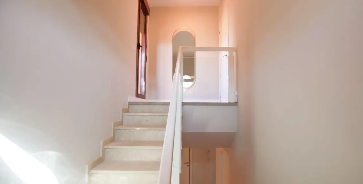 Venta de ático dúplex en Benahavís 25