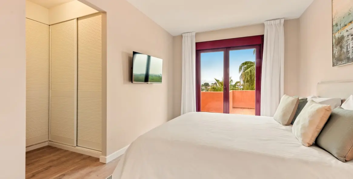 Venta de ático dúplex en Benahavís 27