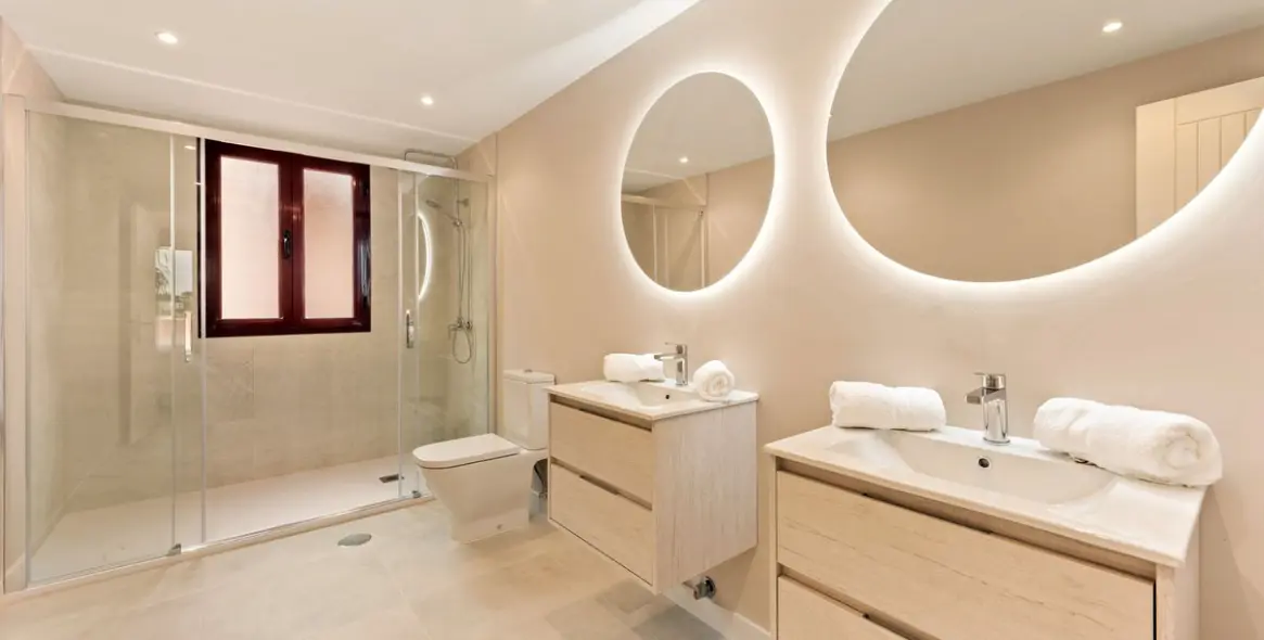 Venta de ático dúplex en Benahavís 28