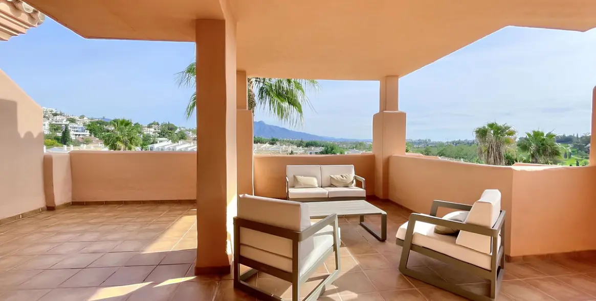 Venta de ático dúplex en Benahavís 29