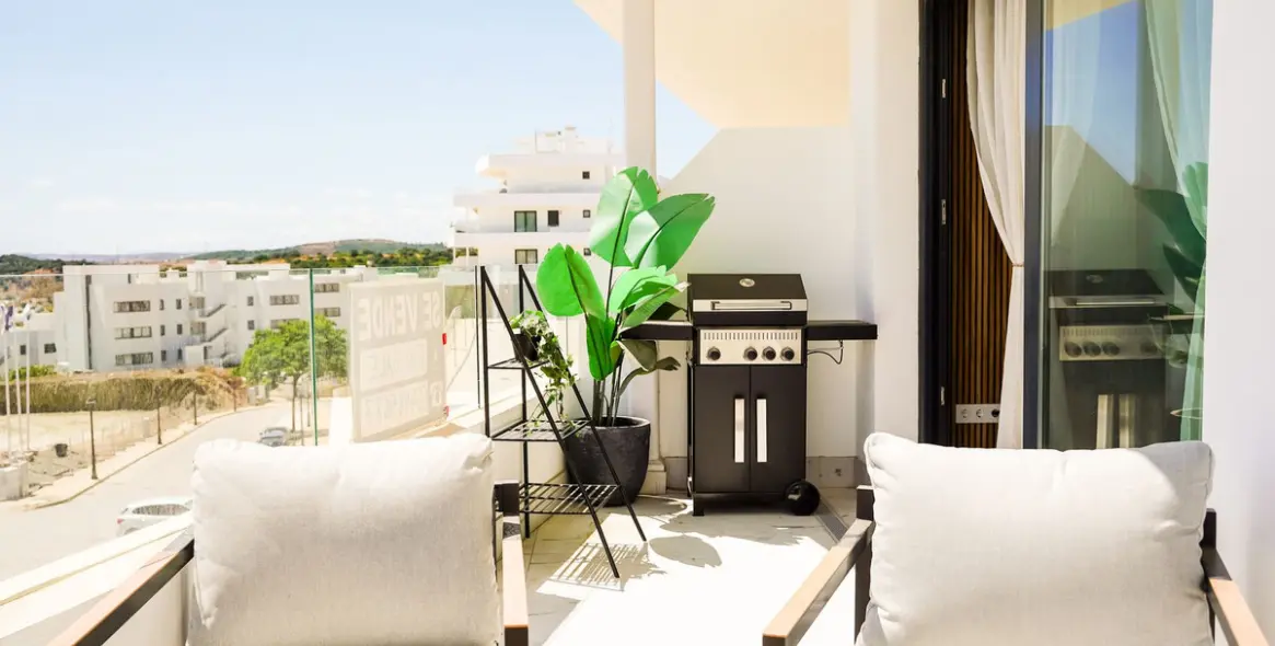 Sale of middle floor apartment in Estepona (district Estepona) 2