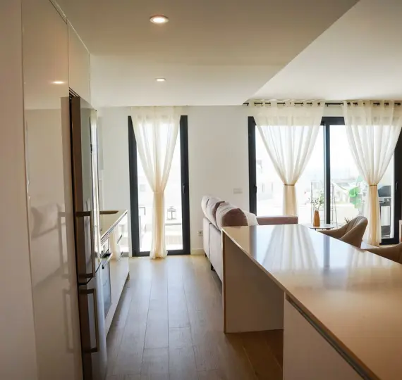 Middle floor apartment R4810156