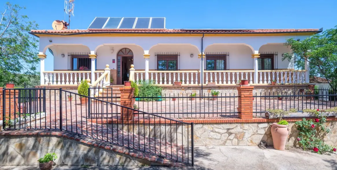Sale of detached villa in Antequera 2