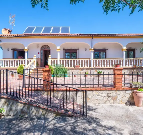 Venta de villa independiente en Antequera