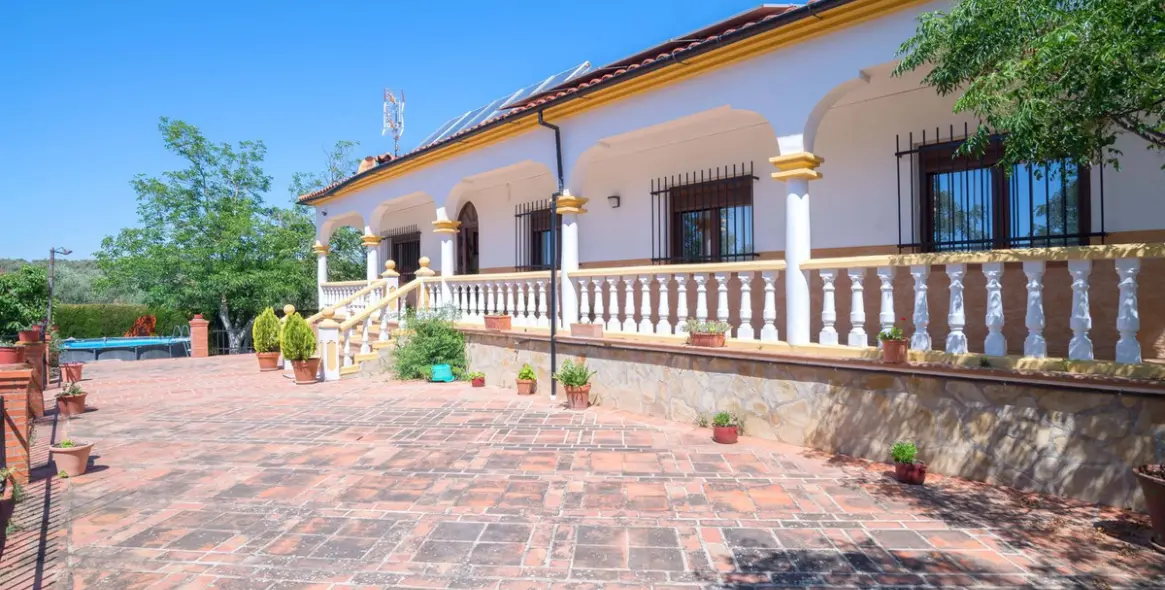 Sale of detached villa in Antequera 3