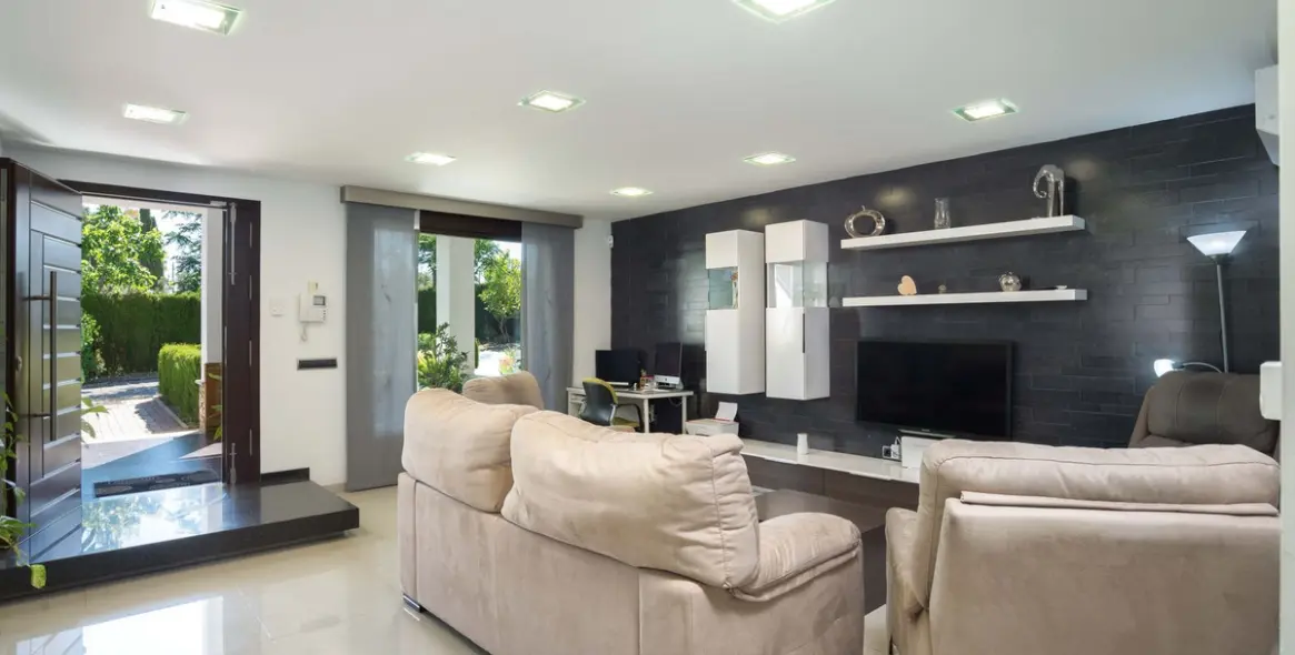 Sale of detached villa in Antequera 12