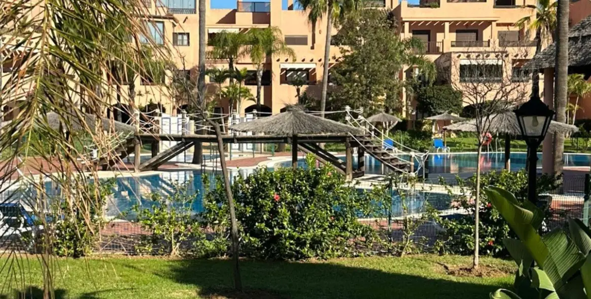Sale of ground floor apartment in Estepona 1