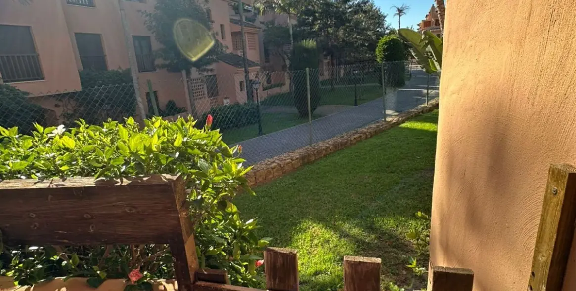 Sale of ground floor apartment in Estepona 2