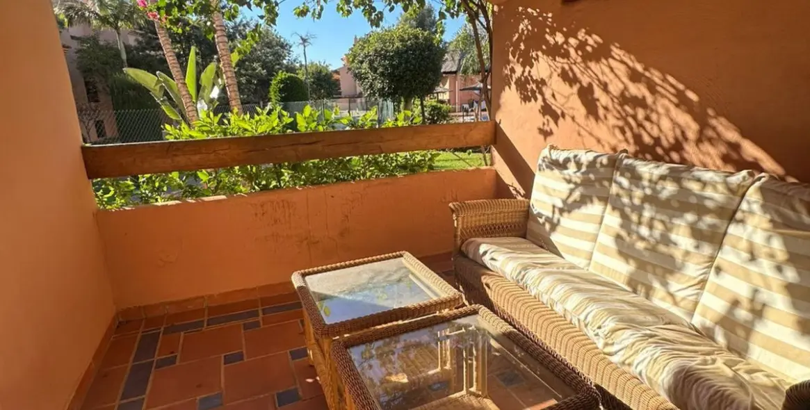Sale of ground floor apartment in Estepona 10