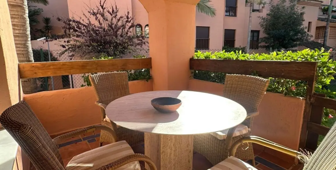 Sale of ground floor apartment in Estepona 11