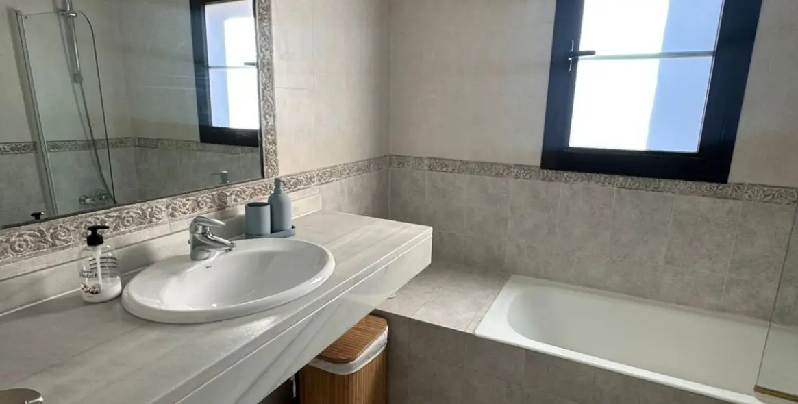 Sale of ground floor apartment in Estepona 14