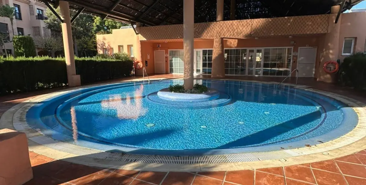 Sale of ground floor apartment in Estepona 18