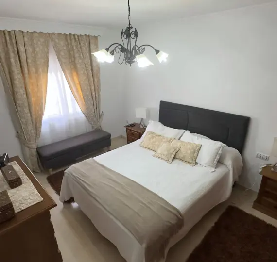 Продажа  отдельно стоящей виллы в Casares Pueblo