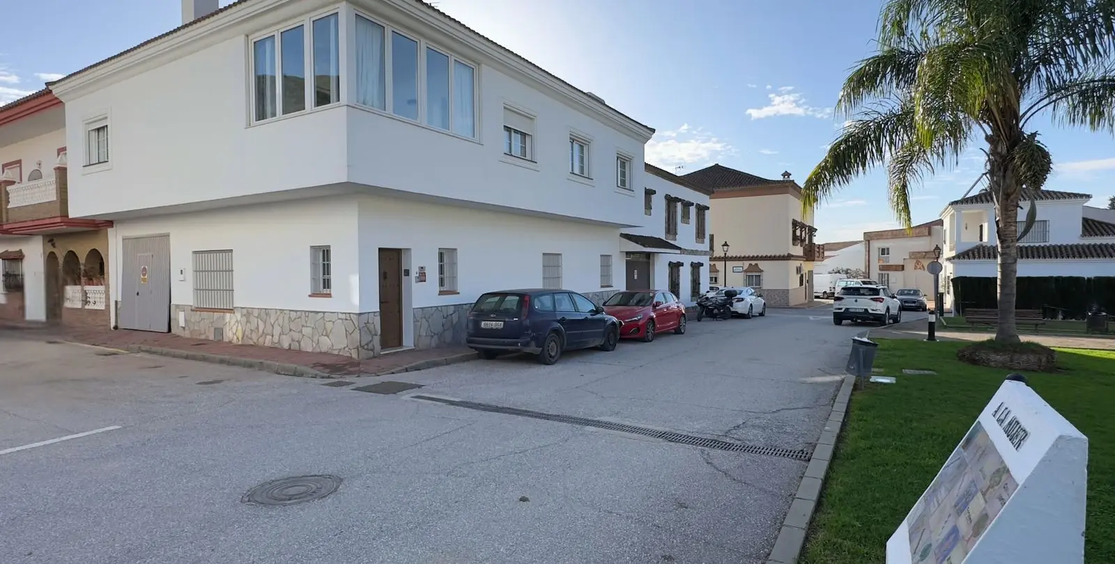 Продажа  отдельно стоящей виллы в Casares Pueblo 1