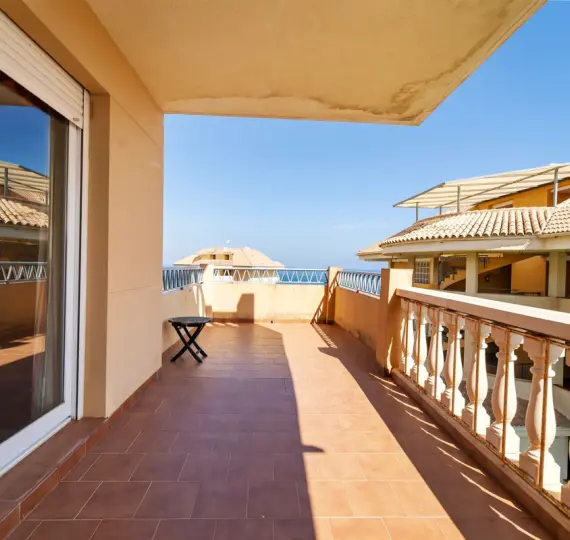 Sale of middle floor apartment in Fuengirola