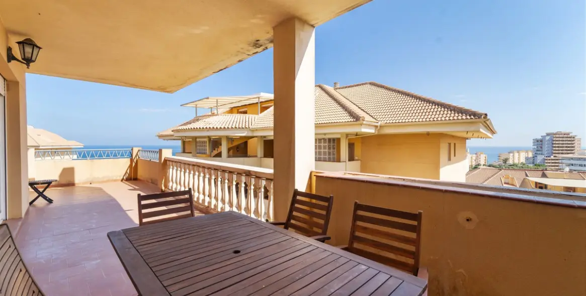Sale of middle floor apartment in Fuengirola 4