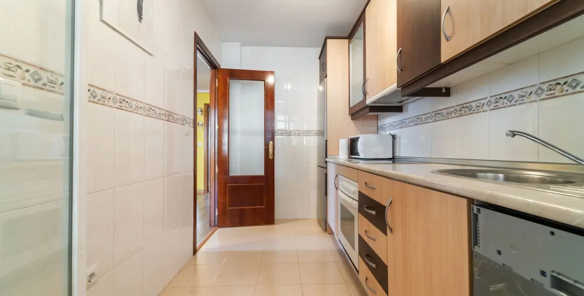 Sale of middle floor apartment in Fuengirola 9