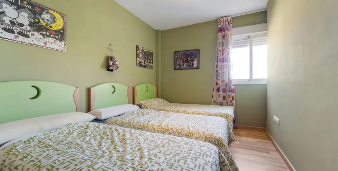 Sale of middle floor apartment in Fuengirola 10