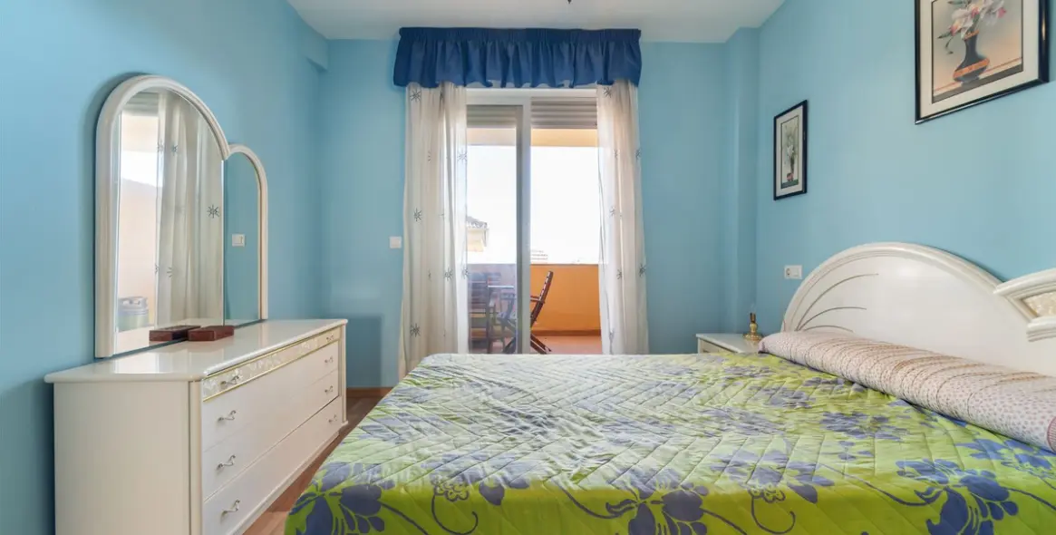 Sale of middle floor apartment in Fuengirola 13