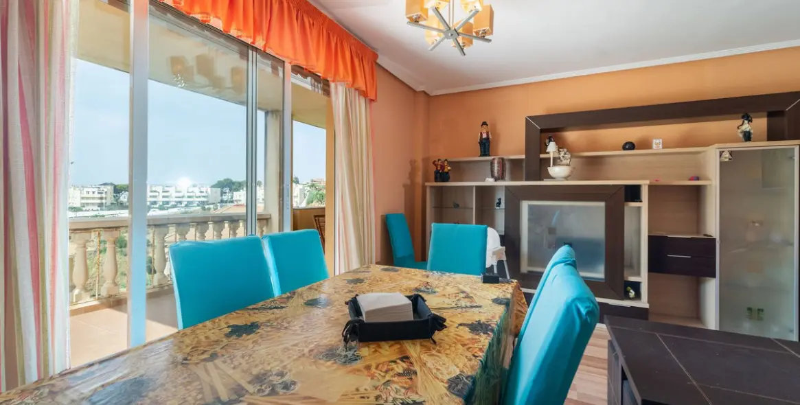 Sale of middle floor apartment in Fuengirola 23