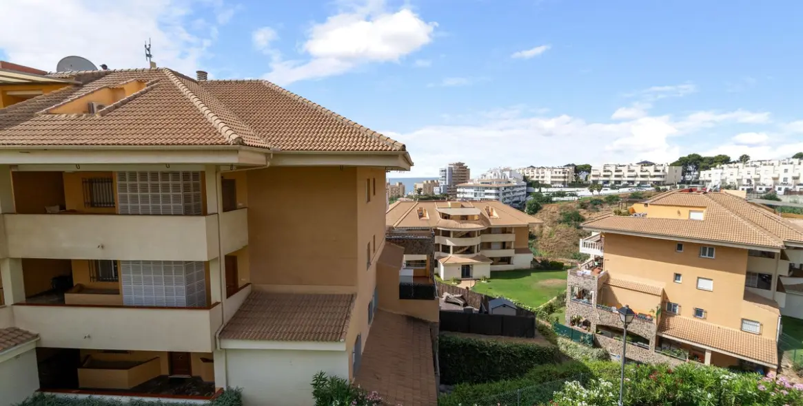 Sale of middle floor apartment in Fuengirola 27